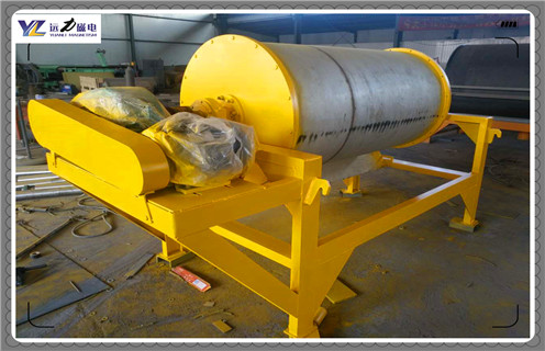 磁選機(jī)，干式磁選機(jī)，當(dāng)磁鐵礦干式磁選機(jī)磁輥轉(zhuǎn)動(dòng)到水槽時(shí)注意哪些方面？