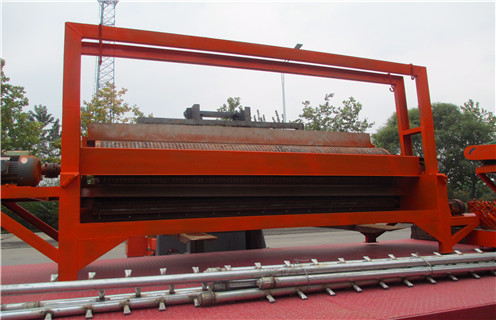 濕式磁選機，如何才能調(diào)整好濕式磁選機的磁系偏角？廠家_鐵礦磁選機在鐵粉選別中起什么作用？磁場一般為多少_磁塊如何排列 