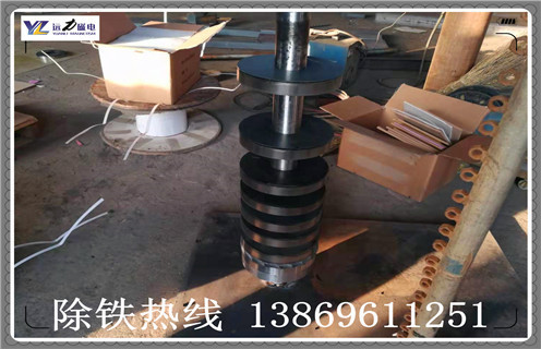 鐵礦干粉磁選機(jī)，鐵礦干粉磁選機(jī)經(jīng)得起客戶比較_磁性礦鐵礦干粉磁選機(jī)經(jīng)得起客戶比較_鐵礦干粉磁選機(jī)經(jīng)得起客戶比較工作視頻皮帶及結(jié)構(gòu)價(jià)格