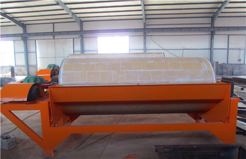 小型磁選機(jī)，生產(chǎn)中發(fā)揮小型磁選機(jī)的工作效率_輥式生產(chǎn)中發(fā)揮小型磁選機(jī)的工作效率_磁塊如何排列