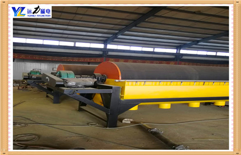 選磁選機(jī)時(shí)看廠家還是重點(diǎn)看價(jià)格，大家在選磁機(jī)時(shí)，有人關(guān)注生產(chǎn)廠家，有人關(guān)注磁選機(jī)價(jià)格，那么我們到底該重點(diǎn)關(guān)注哪個(gè)呢?遠(yuǎn)力磁電小編告訴您：重點(diǎn)選廠家，找有口碑的廠家做產(chǎn)品您會(huì)更放心，遠(yuǎn)力磁選機(jī)有口皆碑!是您放心之選!